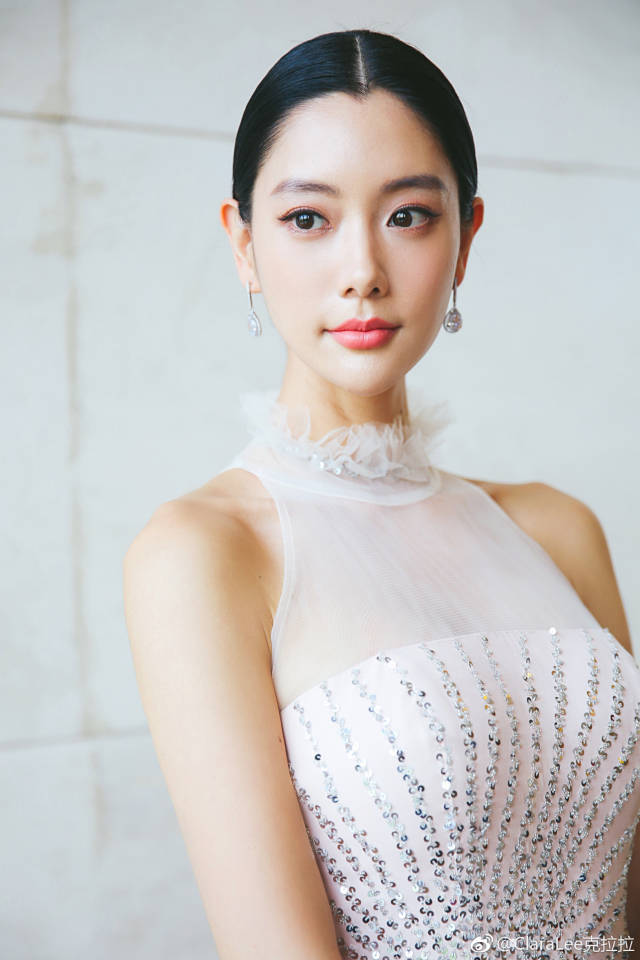 128间房主播跳舞 香烟迷雾